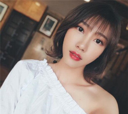 女生短发剪到什么位置好看？首推耳朵以下肩膀之上