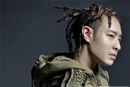 男明星脏辫发型谁更帅，鹿晗千玺吴亦凡拽翻天！