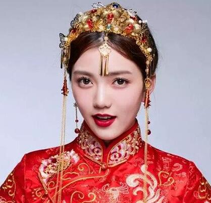 夏天穿旗袍新娘适合的中式新娘发型