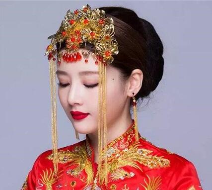 夏天穿旗袍新娘适合的中式新娘发型
