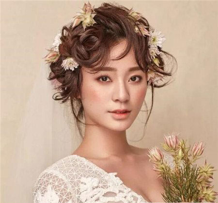 鲜花蓬松新娘盘发 蓬松慵懒有气质