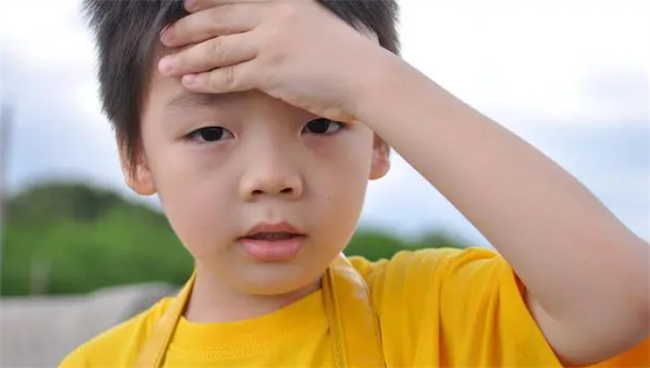 孩子白天10分钟就尿一次 晚上却整夜不尿 是不是尿频 
