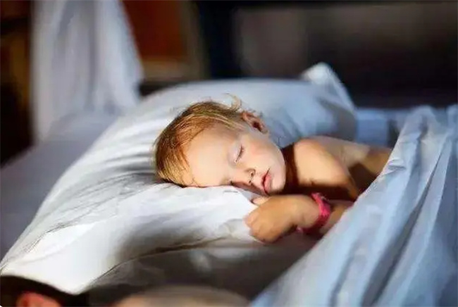 孩子睡眠总是不好 可能跟你做的这5件小事有关 