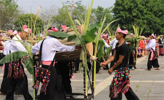 德昂族的传统节日 德昂族的民族风俗简介 