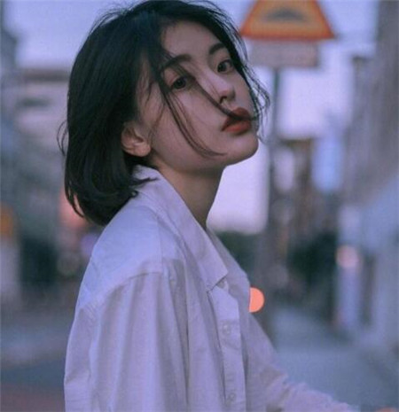 最新时尚潮流短发波波头发型图片
