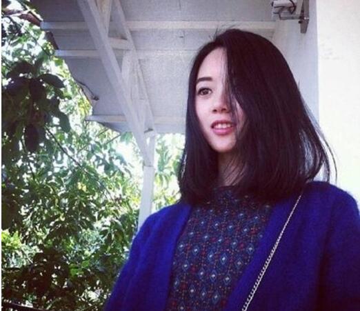 长度齐肩的发型尾烫个内扣