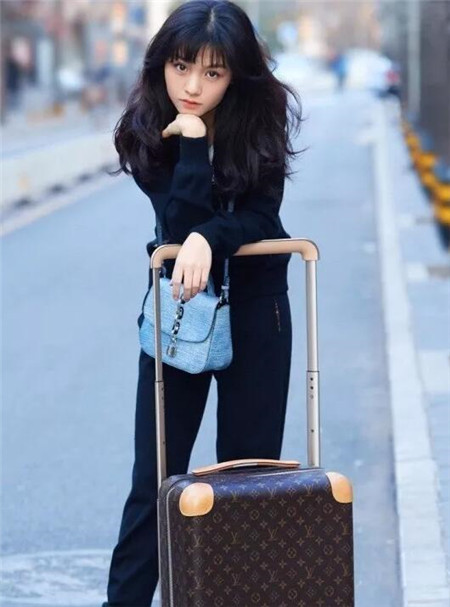 这个冬季流行的嬉皮士卷发烫发发型图片！