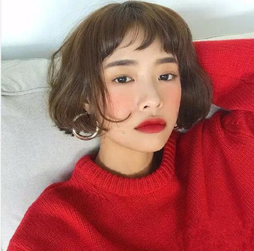 大脸女生适合的发型中短发烫发发型