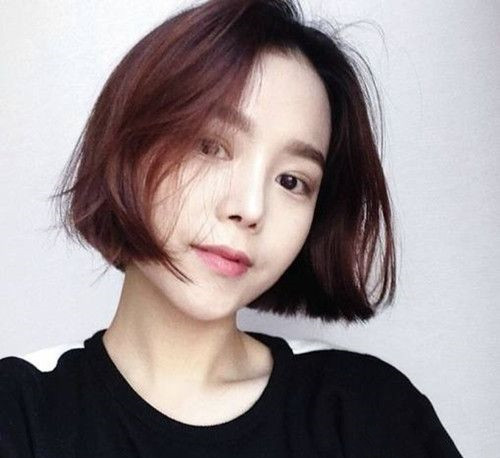 大脸女生适合的发型中短发烫发发型