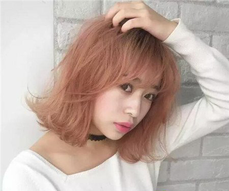 大脸女生适合的发型中短发烫发发型