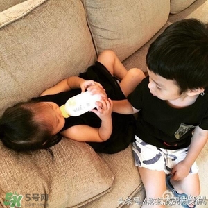 小花妹妹正面照 小花妹妹近照 邓超女儿小花正面照片