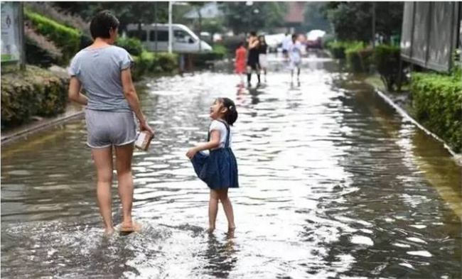紧急提醒 雨后蹚水 极易感染这种病 很多家长还不知道 