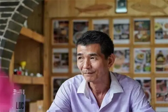 “育儿达人”儿子去世：为何从不缺乏陪伴的孩子 压力还那么大 