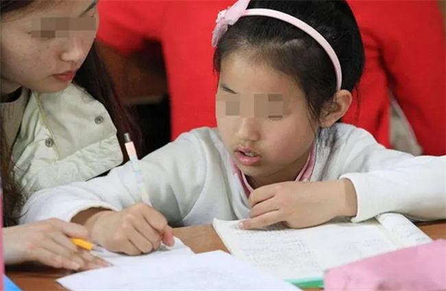 “快乐教育”真能提高孩子成绩 家长别再误解了 它正在毁掉孩子 