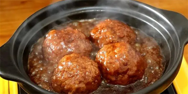 江南狮子头好吃的秘诀 手法很重要 懂了轻松做美食播报文章 
