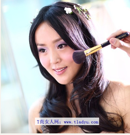 2023年雅诗兰黛春季美妆，打造纯净清新的裸颜