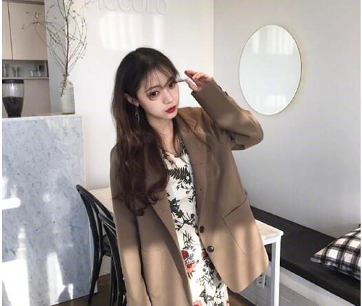 今年流行的中长发烫发发型