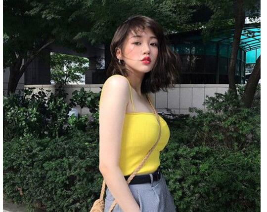 偏分设计款短发发型加入烫发效果更好