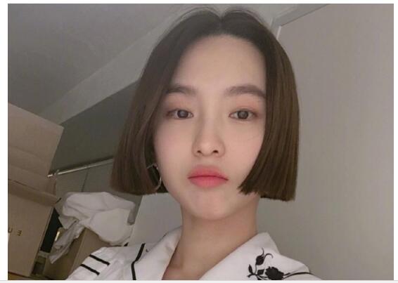 偏分设计款短发发型加入烫发效果更好