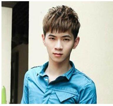 男生个性帅气两边剃掉的短发发型图片