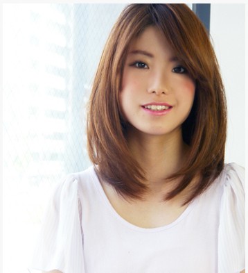 夏日甜美的女生中发发型推荐 轻松打造出甜美的邻家女孩气质