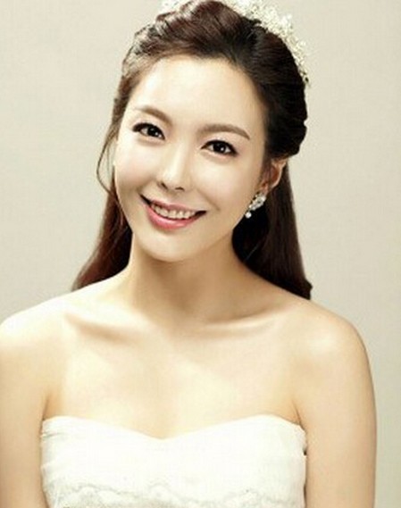 高贵温婉新娘发型 显得高贵大方