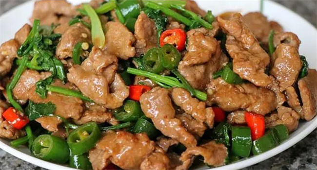 炒牛肉时 不要放盐和料酒腌制 教你正确做法 牛肉鲜嫩又好吃 