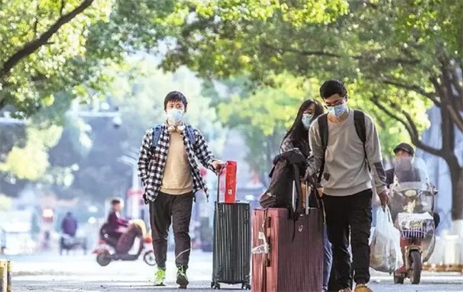 大学新生开学在即 每月生活费多少钱合适 实际消费差距大 