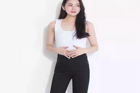 女性初春出行穿衣搭配，那针织衫就能解决