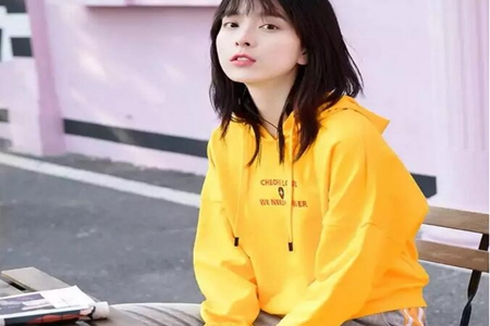 女性春季潮流的穿搭，比较合适学生党上班族