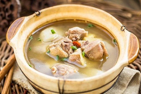 老鸭汤的做法，这道清炖滋补老鸭汤做法汤鲜味美