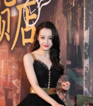 时尚性感的迷人长卷发发型  唯美女神范