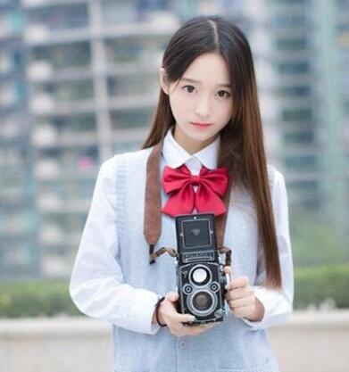 包子圆脸女生适合的直发发型