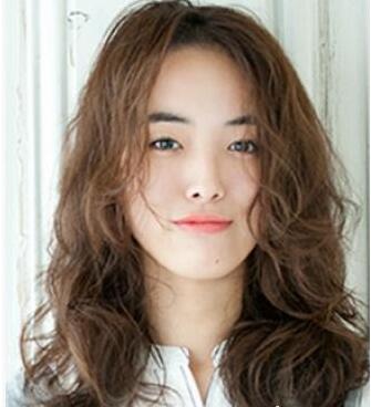 微胖宽长脸女生适合的修颜烫发发型