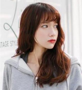 长脸女生适合的修颜中长发