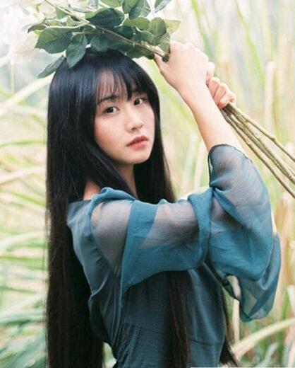 最新好看文艺女神直发发型