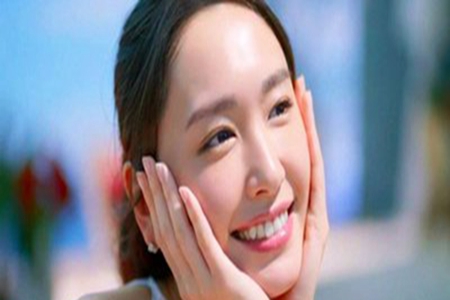 脸上搓泥是什么情况？了解搓泥原因正确化妆