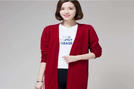 女人不用穿厚外套了，早春穿搭这三件衣服