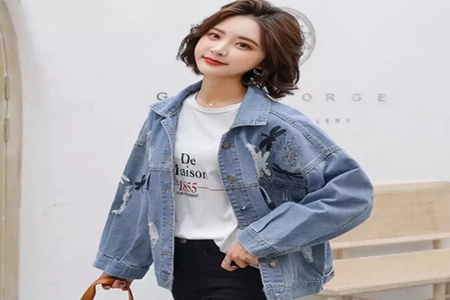 女人不用穿厚外套了，早春穿搭这三件衣服