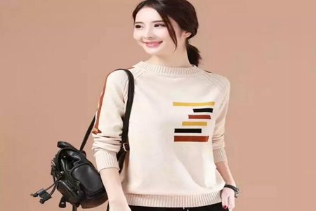 女人服饰春日必备品，那在选毛衣根据这三点