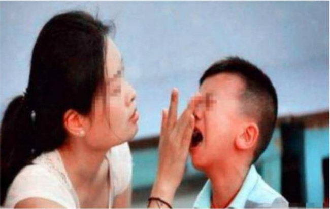 12岁男孩崩溃控诉父母：养出“满分”的孩子 是教育最大的残忍 