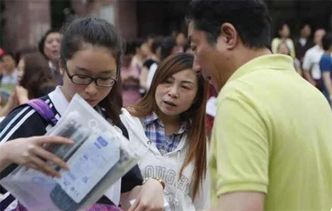 初中毕业成绩不好  读什么专业学校  两个建议家长多看看 