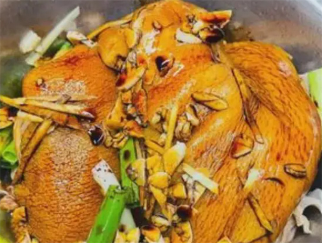 买肘子 分清“前肘和后肘” 哪个瘦肉多 哪个胶质多 区别大 