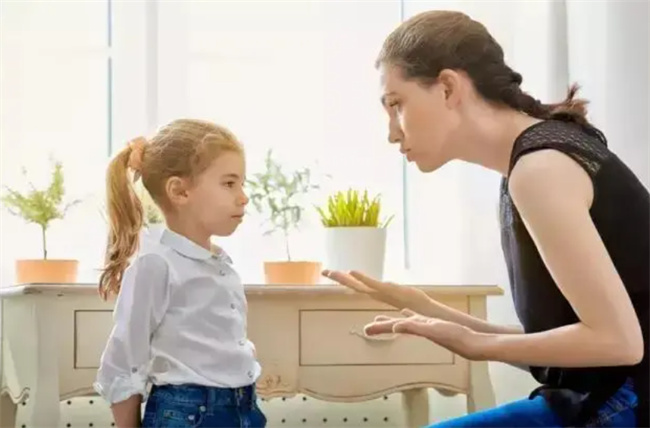 女儿贪玩不回家 爸爸喇叭喊话 ：孩子的面子关系着自尊心 