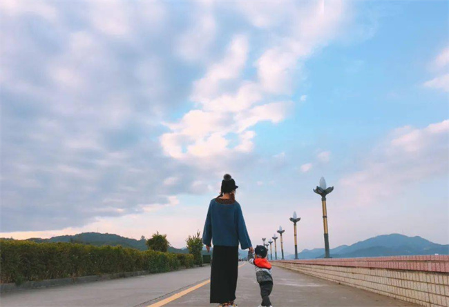 “冰与火”的母子 母女关系往往是从爸爸的角色缺失开始 