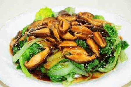 油麦菜怎么做好吃，香菇油麦的做法简单美味