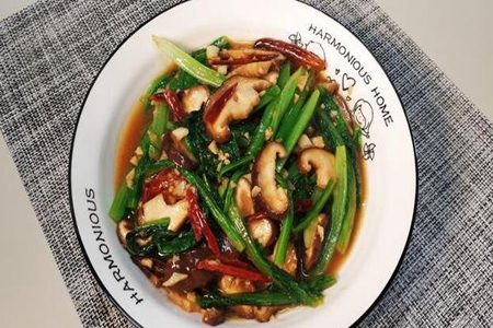 油麦菜怎么做好吃，香菇油麦的做法简单美味