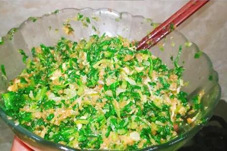  荠菜饺子馅怎么做好吃，这款荠菜饺子的做法鲜美多汁