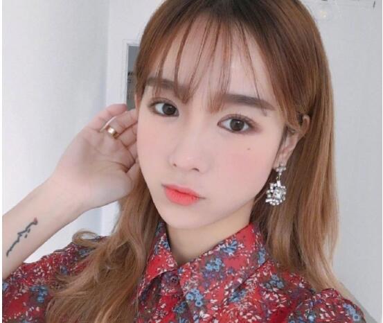 甜美显气质的女学生发型设计与脸型搭配大全