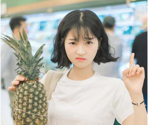 气质美女中分中长发发型